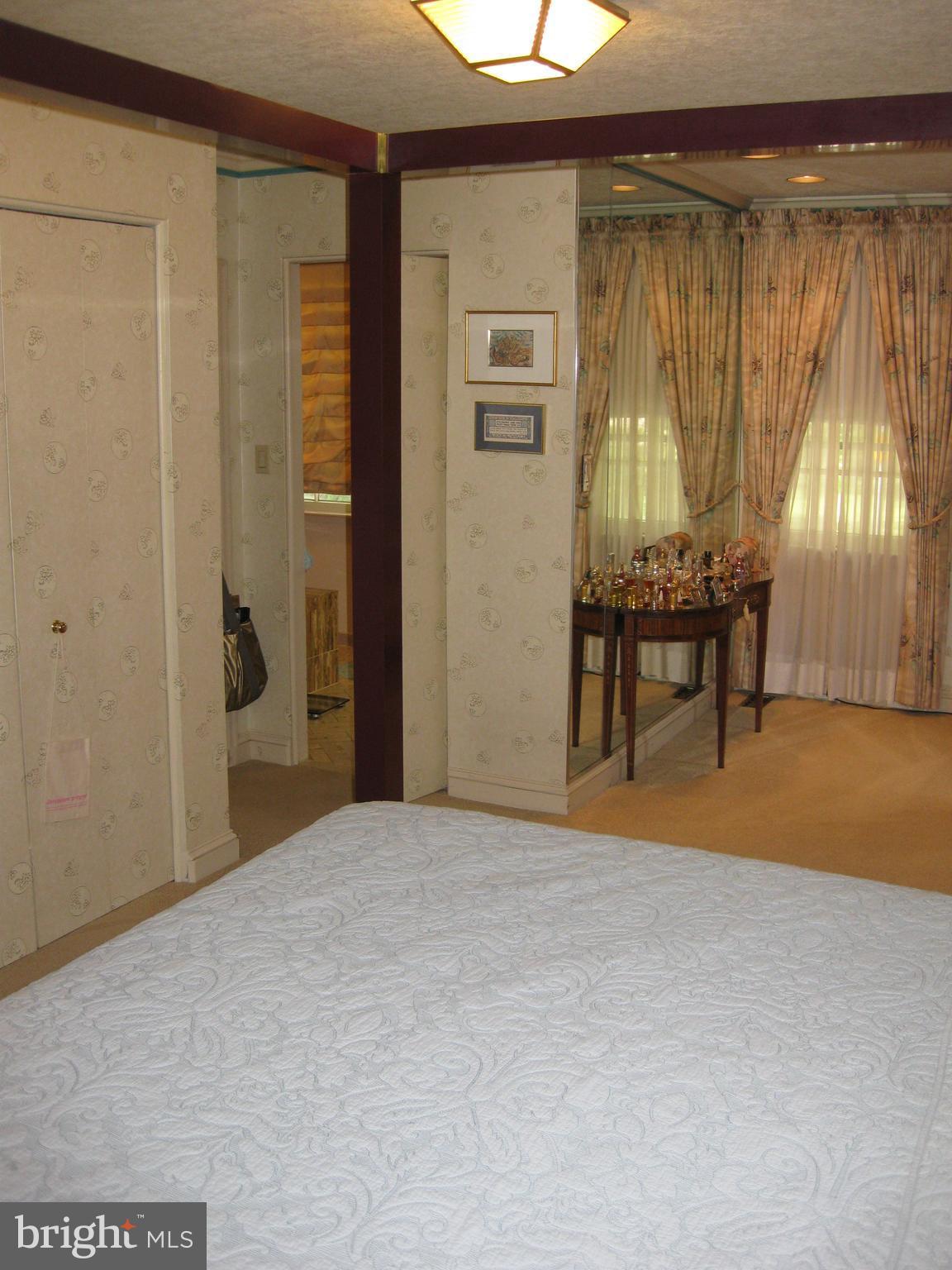 3311 Fallstaff Road Baltimore, MD 21215 - Photo 22 of 30 MBR with master bath