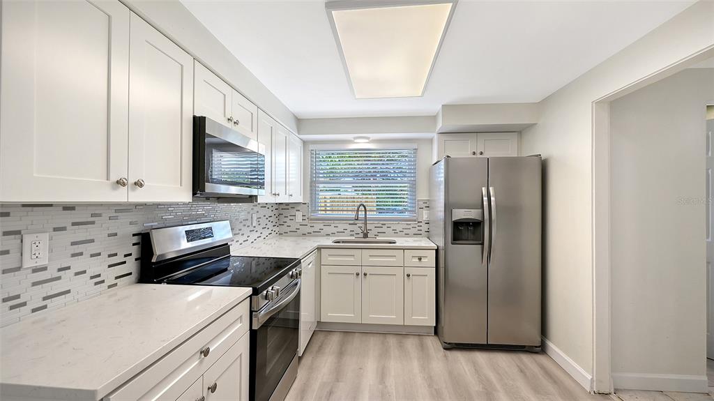 2512 Post Road Sarasota, FL 34231 - Photo 10 of 35