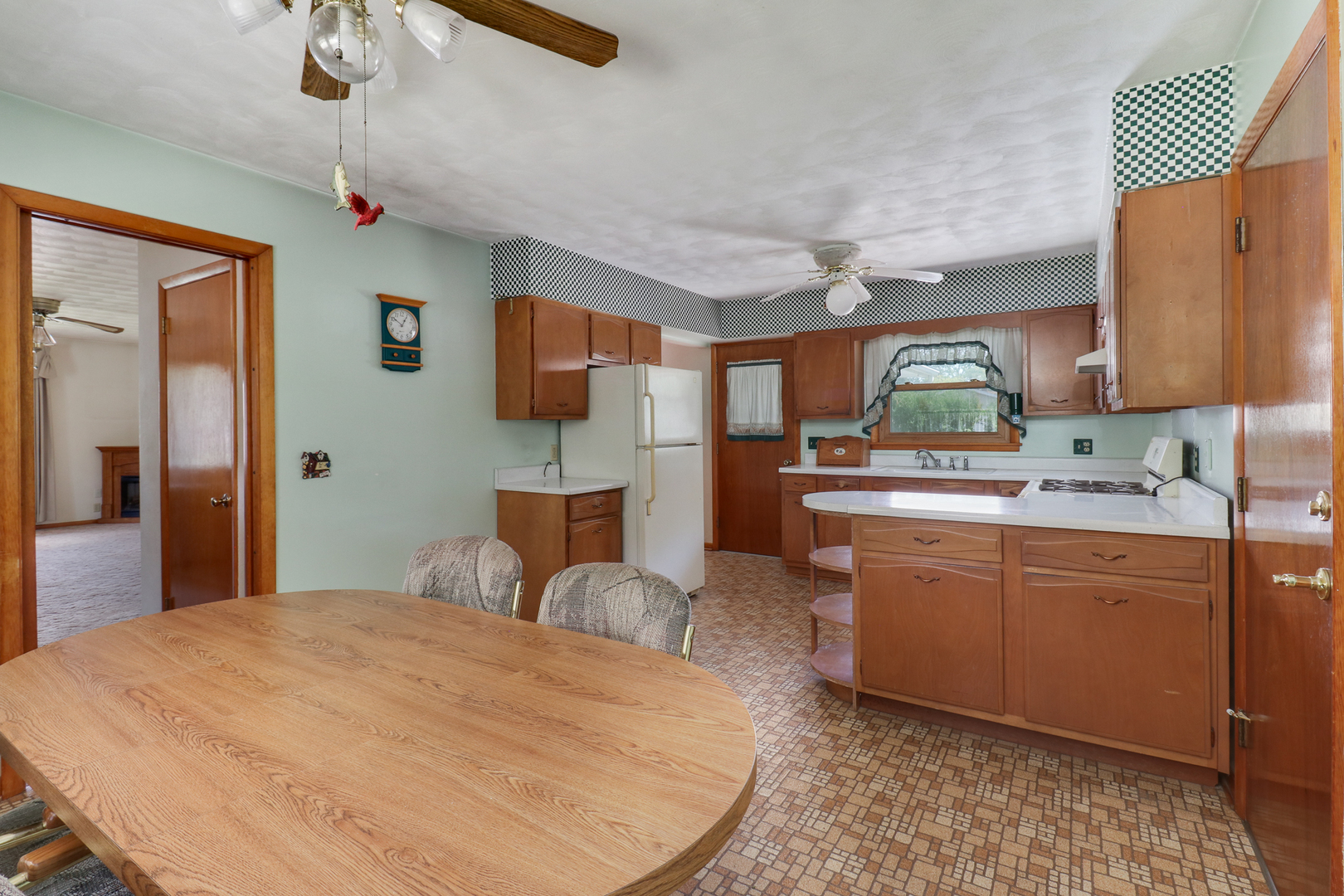 612 South Oak Street Delavan, IL 61734 - Photo 3 of 41