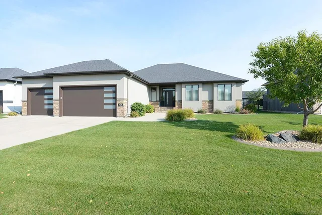 $789,900 | 436 35th Avenue East, West Fargo, ND 58078