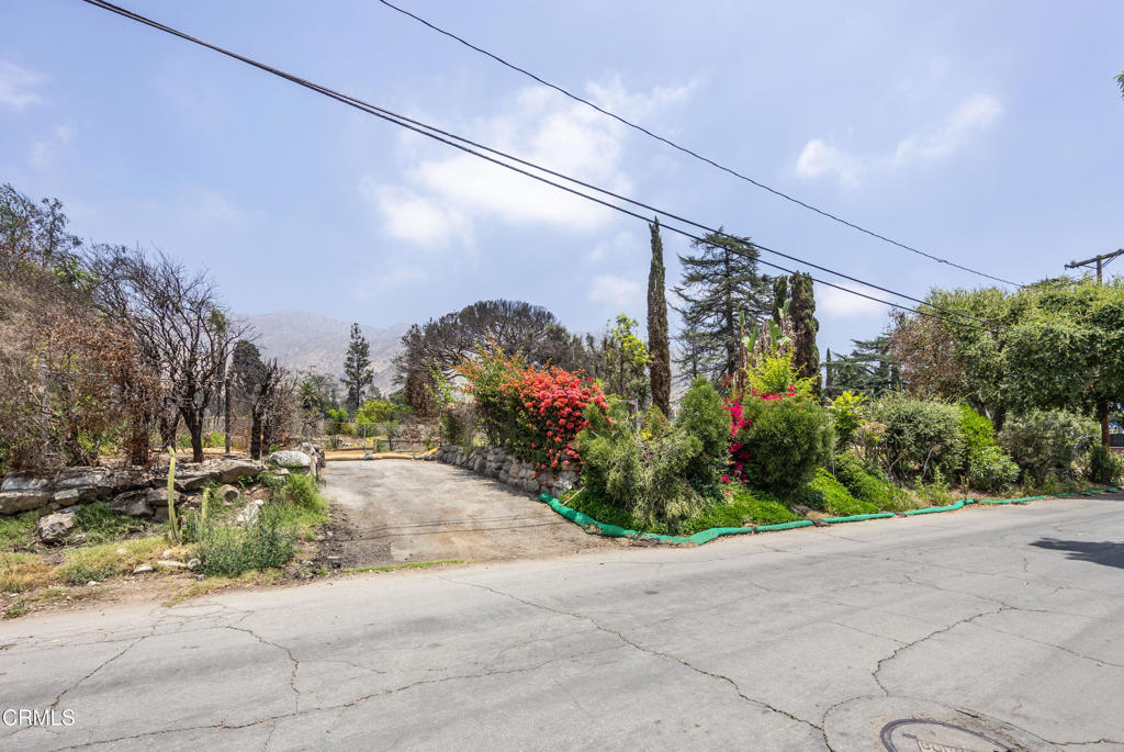 2989 Santa Rosa Avenue Altadena, CA 91001 - Photo 7 of 9 a view of a garden