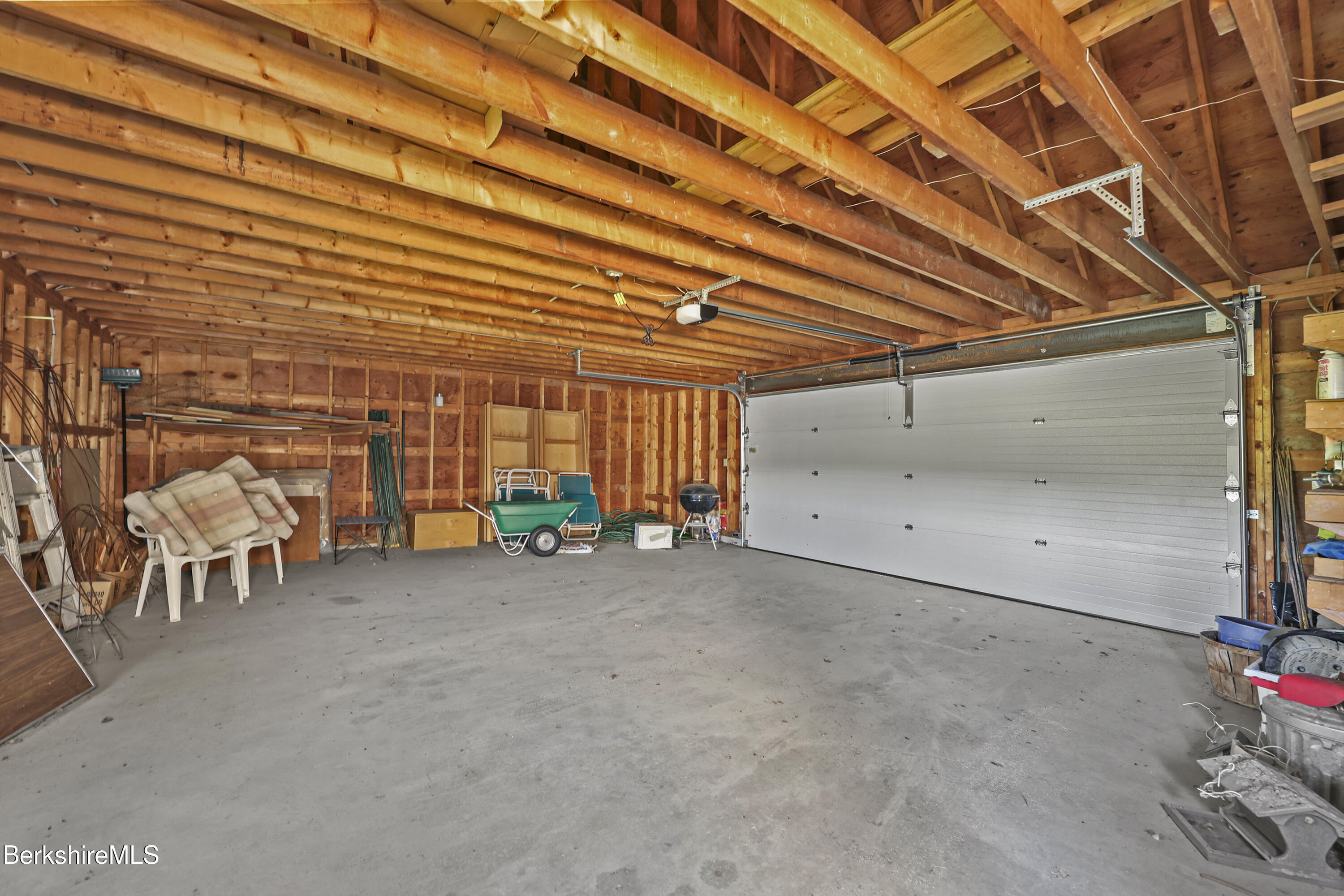 1996 North Pownal Road Pownal, VT 05261 - Photo 68 of 85 Garage