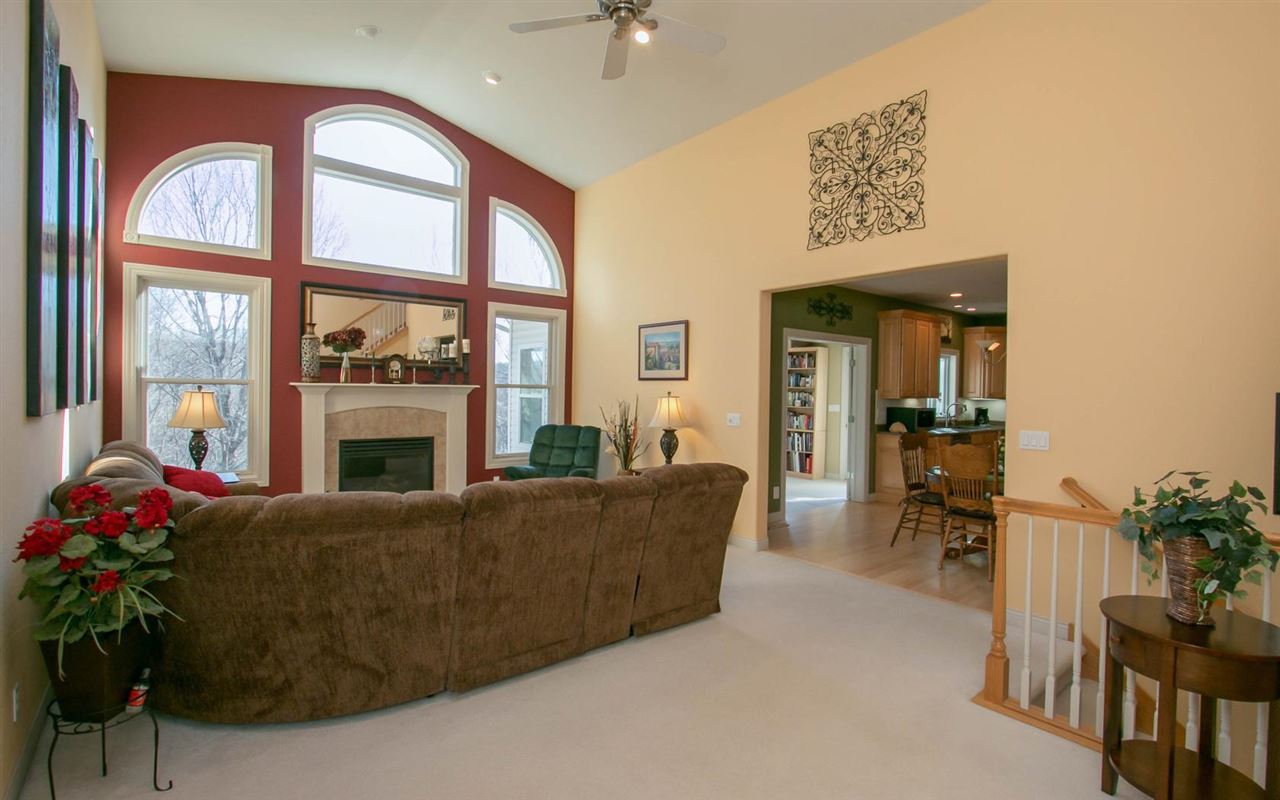 2802 Long Bluff Road Northeast Cedar Rapids, IA 52402 - Photo 9 of 25 Gallery Image 9