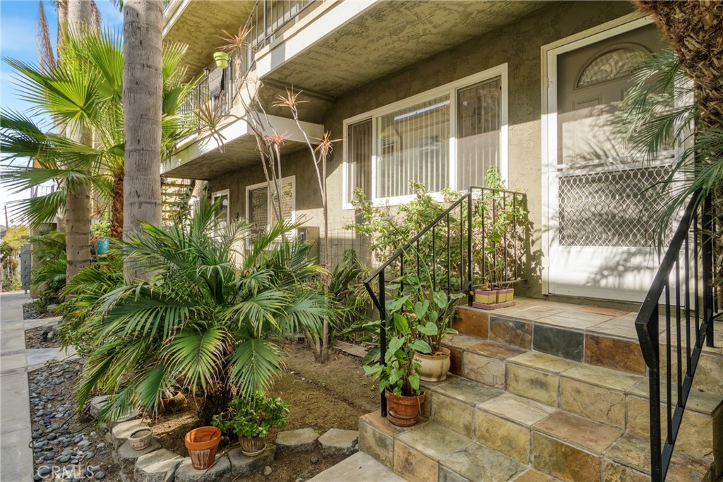 221 Sheldon Street El Segundo, CA 90245 - Photo 24 of 34 a view of outdoor space and garden