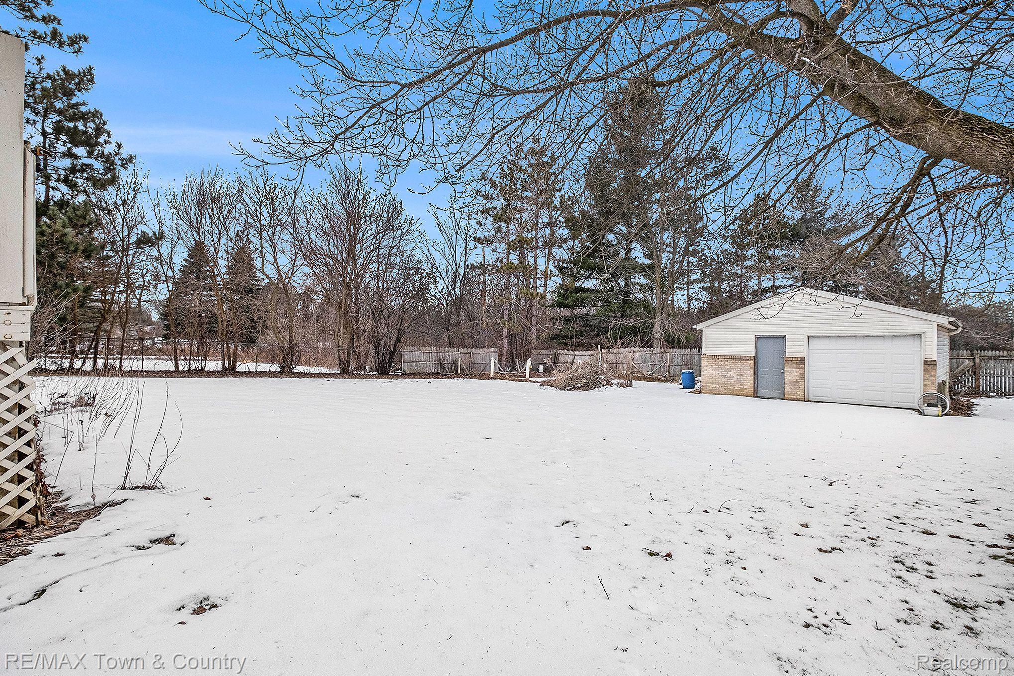 6300 East River Road Flushing, MI 48433 - Photo 3 of 30 Gallery Image 3
