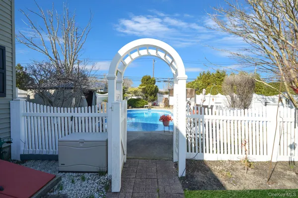 $639,950 | 9 Southern Boulevard, East Patchogue, NY 11772