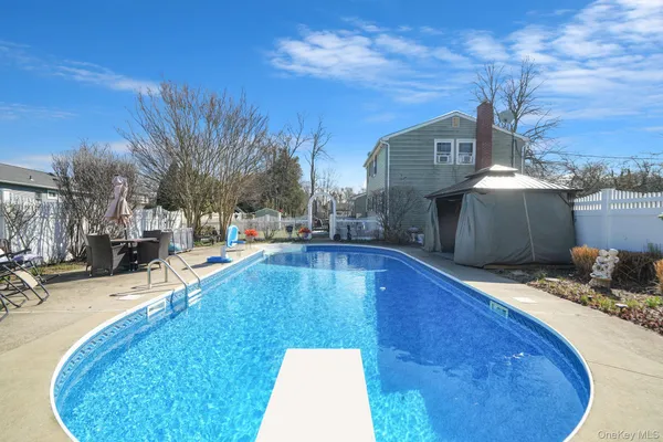 $639,950 | 9 Southern Boulevard, East Patchogue, NY 11772