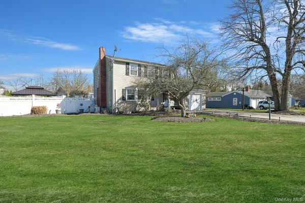 $639,950 | 9 Southern Boulevard, East Patchogue, NY 11772