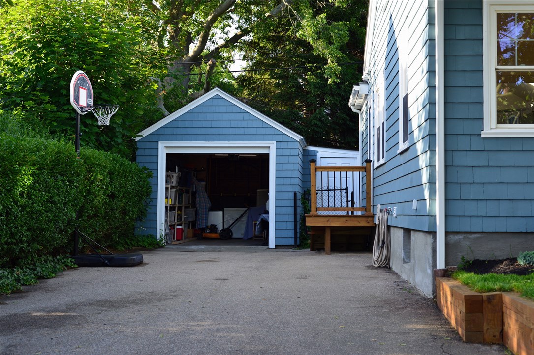 45 Admiral Kalbfus Road Newport, RI 02840 - Photo 7 of 32 Gallery Image 7