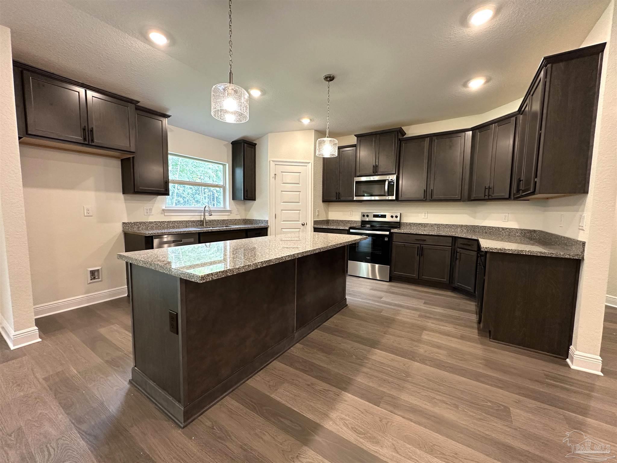 5190 Barnett Road Milton, FL 32583 - Photo 9 of 14 Pics of another home, colors will vary