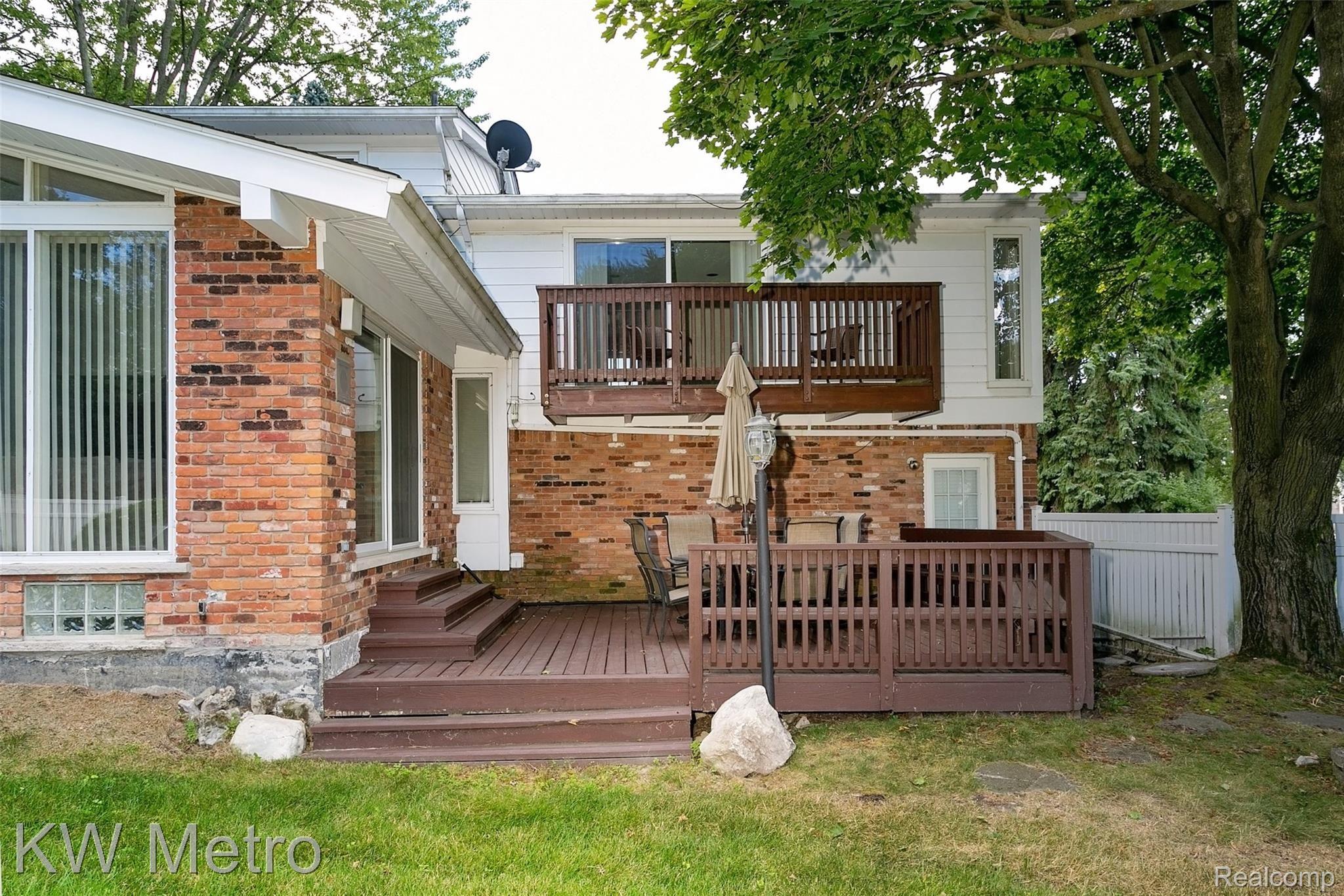 4733 Valleyview Drive South West Bloomfield, MI 48323 - Photo 37 of 39 Valleyview-38.jpg