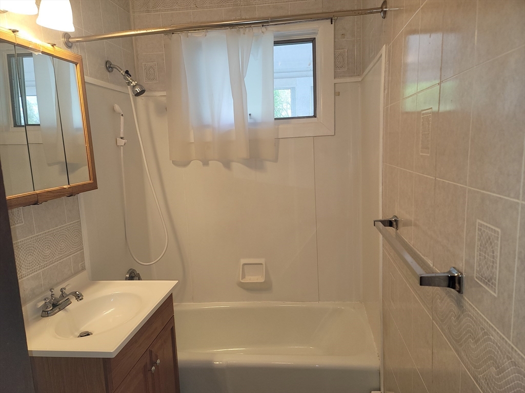 13 Hartley Street, Unit 2L Webster, MA 01570 - Photo 6 of 7
