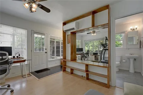 $1,000 | 4518 Red River Street, Austin, TX 78751