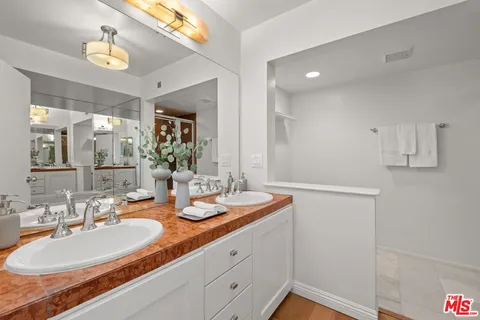 $1,915,000 | 2632 Claray Drive, Los Angeles, CA 90077