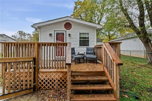 $275,000 | 605 4 Street, Weston, MO 64098