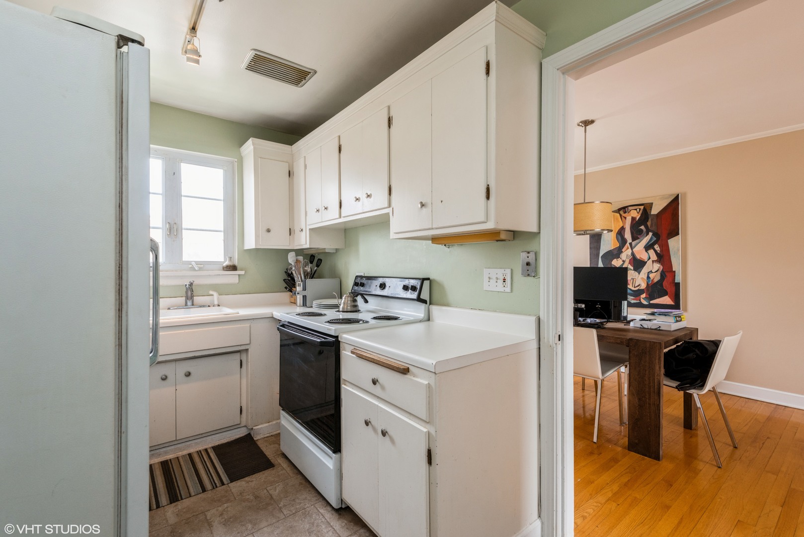 344 Ridge Avenue, Unit 3 Evanston, IL 60202 - Photo 7 of 13 a kitchen with a sink window and cabinets
