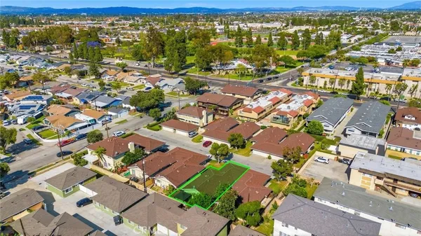 $650,000 | 11736 215th Street, Lakewood, CA 90715