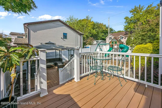 $1,280,000 | 174 Tallman Street | Annadale