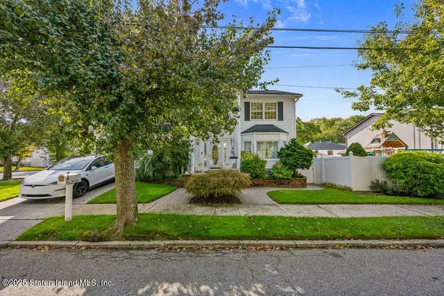 $1,280,000 | 174 Tallman Street | Annadale