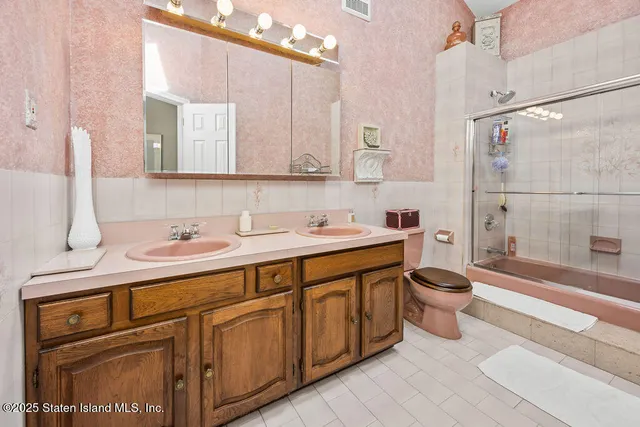 $1,280,000 | 174 Tallman Street | Annadale