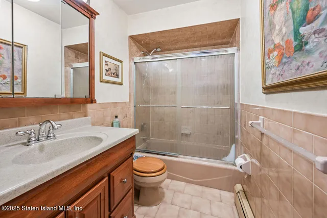 $1,280,000 | 174 Tallman Street | Annadale