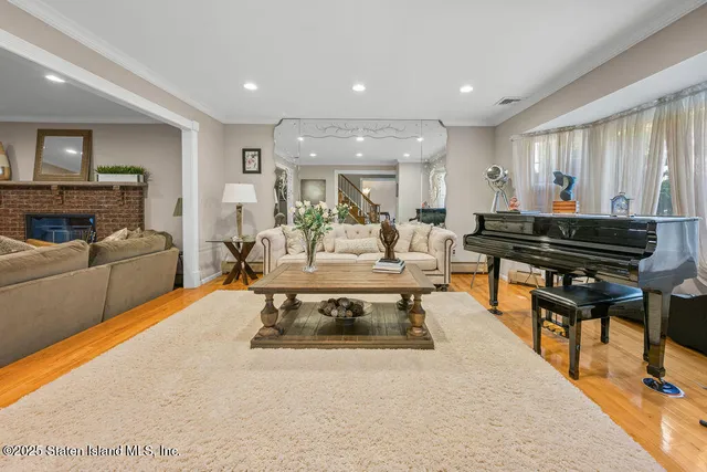 $1,280,000 | 174 Tallman Street | Annadale