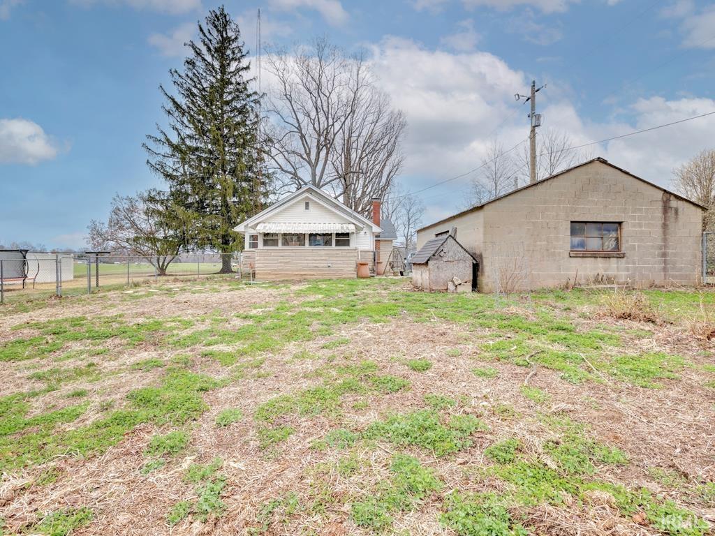 1475 Palestine Road Bedford, IN 47421 - Photo 2 of 34