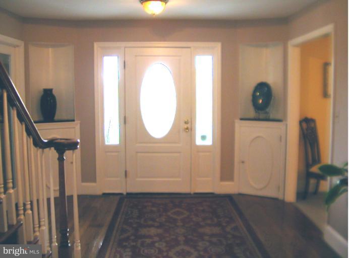 14101 Lewisdale Road Clarksburg, MD 20871 - Photo 14 of 28 Foyer