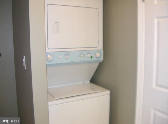 14101 Lewisdale Road Clarksburg, MD 20871 - Photo 23 of 28 laundry room