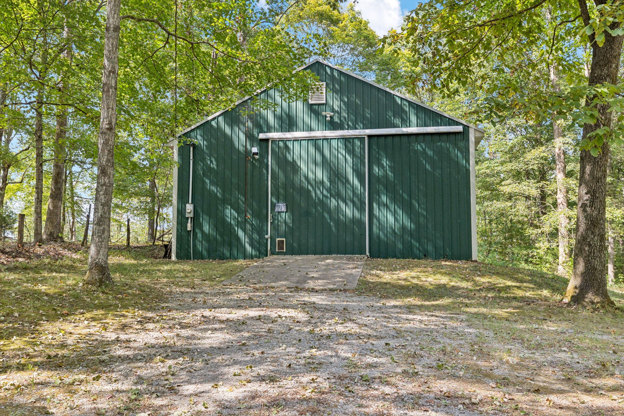 1060 Satterwhite Road Ashland City, TN 37015 - Photo 36 of 38 a backyard of a house with lots of green space