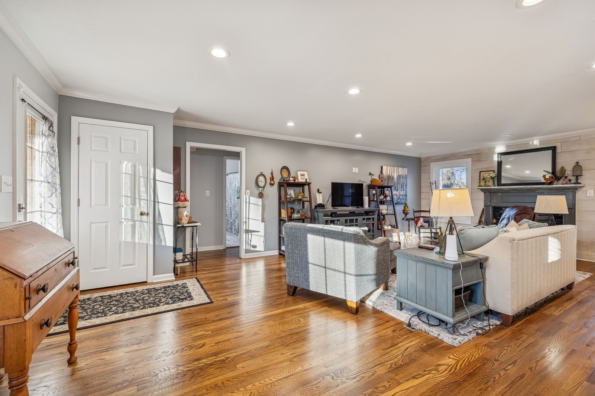 1060 Satterwhite Road Ashland City, TN 37015 - Photo 4 of 38 a living room with furniture and a flat screen tv