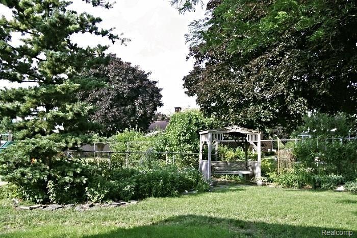 11223 Afton Road Southgate, MI 48195 - Photo 10 of 11 Backyard.jpg