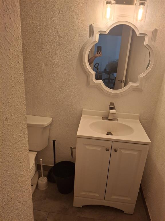 5721 Harvest Hill Road, Unit 1036 Dallas, TX 75230 - Photo 6 of 9 a utility room with dryer and washer