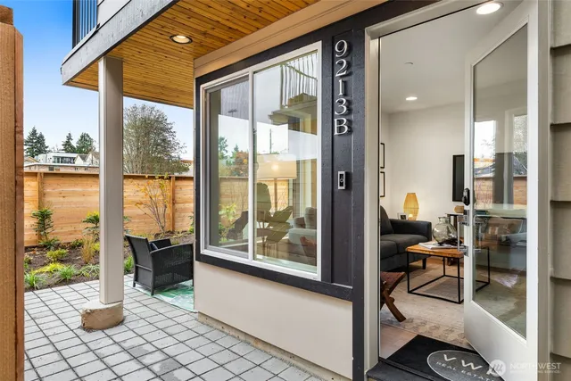 a very nice looking room with windows