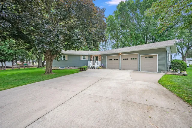 $279,000 | 630 East 13th Street, Blue Earth, MN 56013