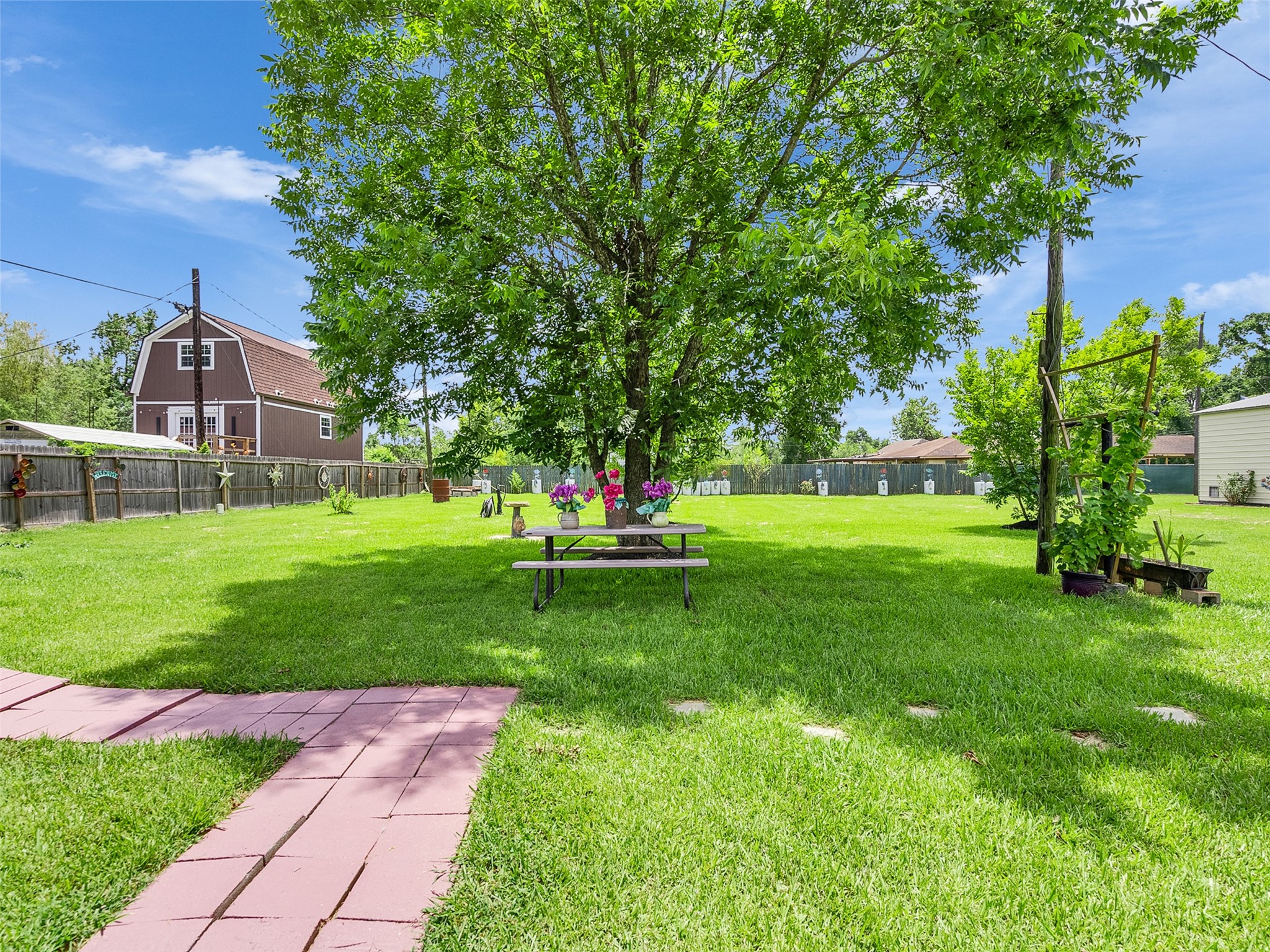 14310 Henry Road Houston, TX 77060 - Photo 29 of 34 View across back