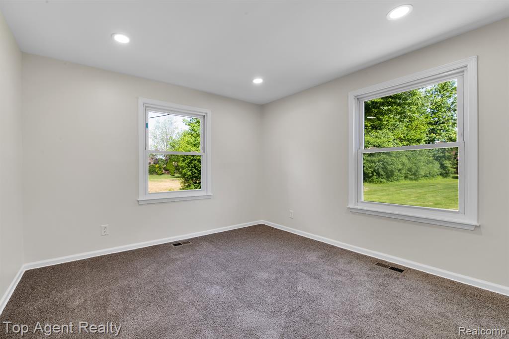 1541 East Wattles Road Troy, MI 48085 - Photo 17 of 32