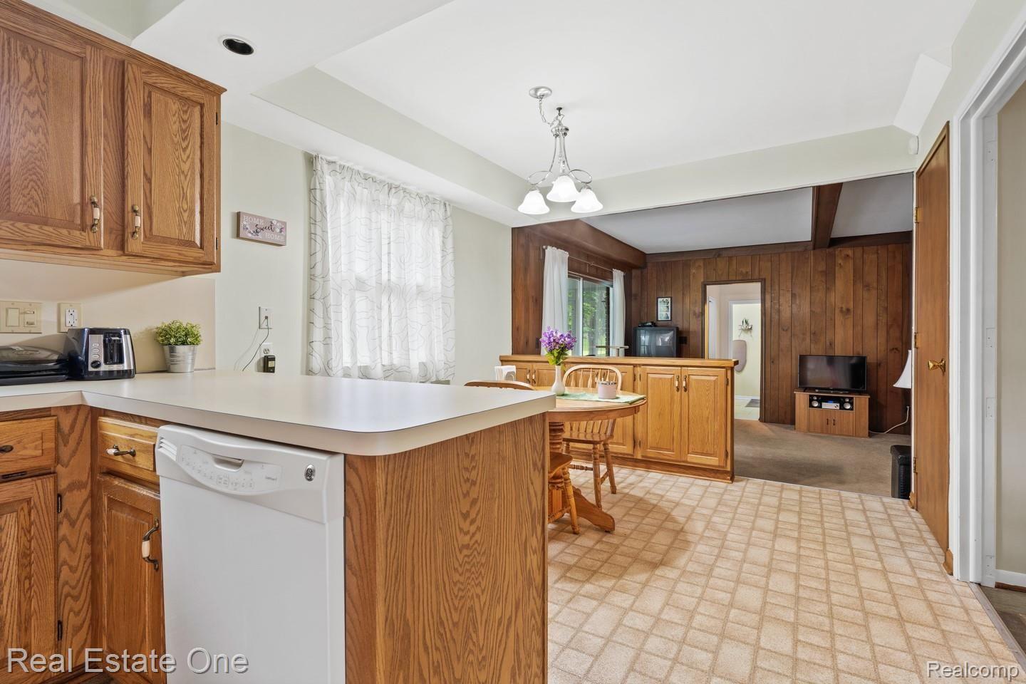 1503 Biggers Drive Rochester, MI 48309 - Photo 7 of 29 DSC03687.jpg