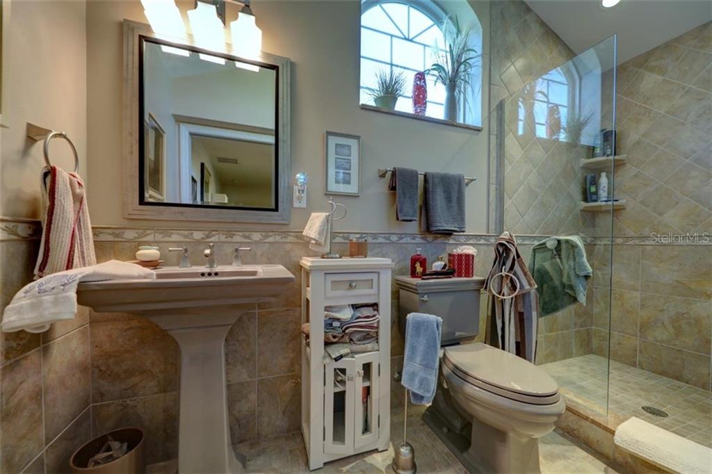 701 Sunset Cove Madeira Beach, FL 33708 - Photo 17 of 30 Bathroom