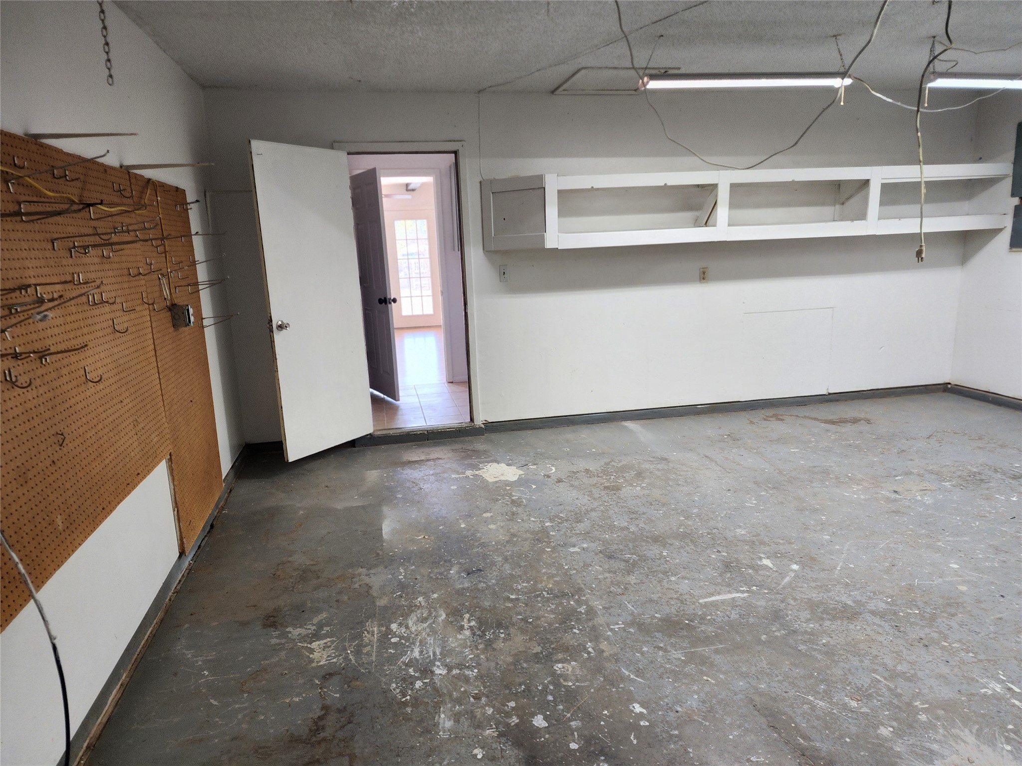 405 Godfrey Avenue Rio Communities, NM 87002 - Photo 29 of 38 Garage