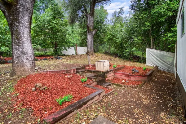 a view of a backyard with wooden floor