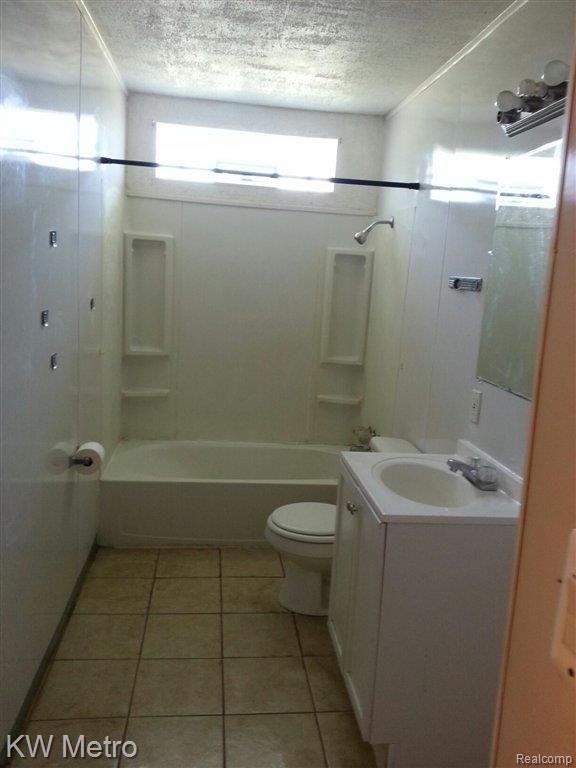 3935 Ash Street Inkster, MI 48141 - Photo 4 of 6 6abathrm.jpeg