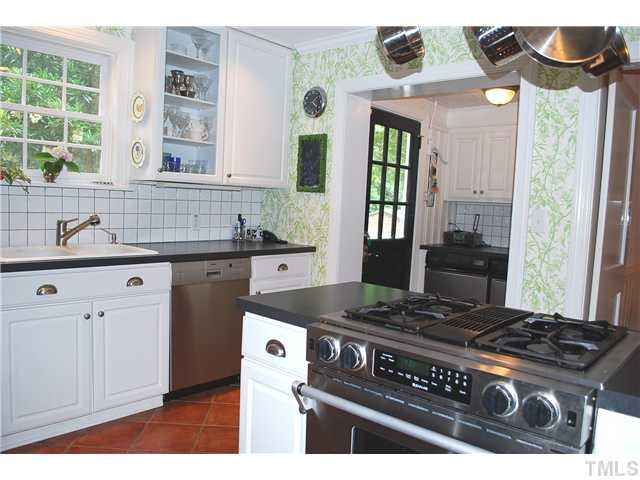 1800 Pineview Street Raleigh, NC 27608 - Photo 8 of 25 Kitchen