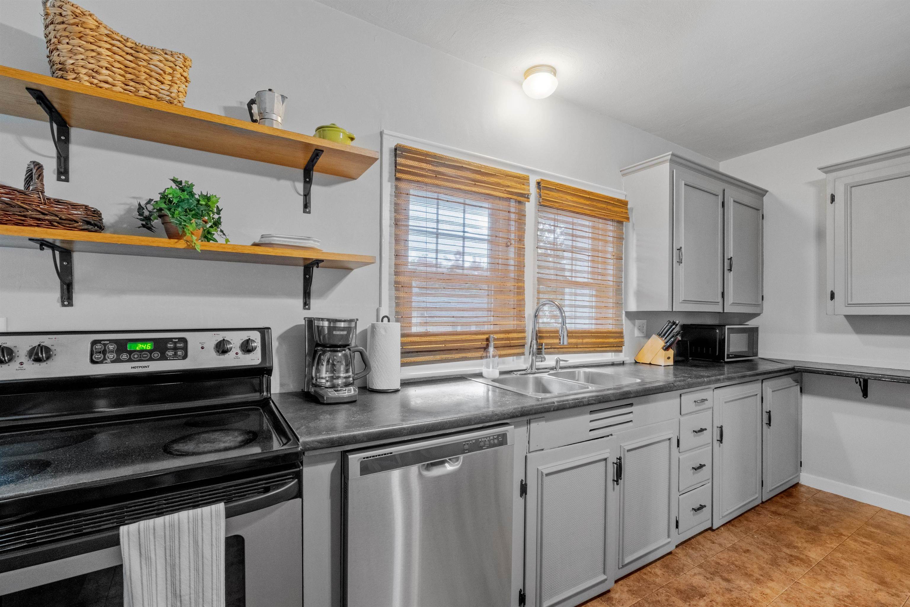 989 Union Street Manchester, NH 03104 - Photo 6 of 48