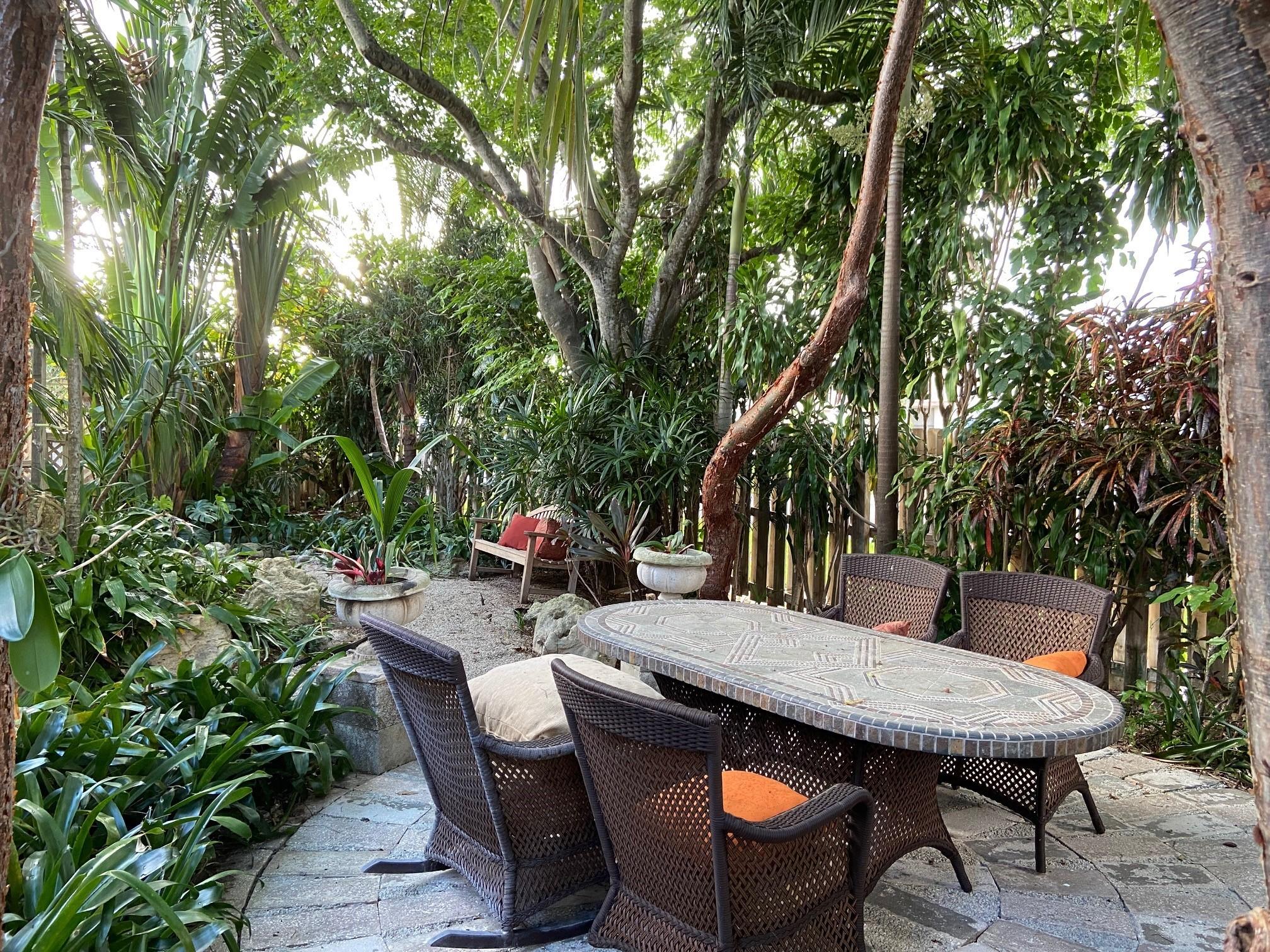 66 Baytree Circle Boynton Beach, FL 33436 - Photo 4 of 24 Tropical Retreat