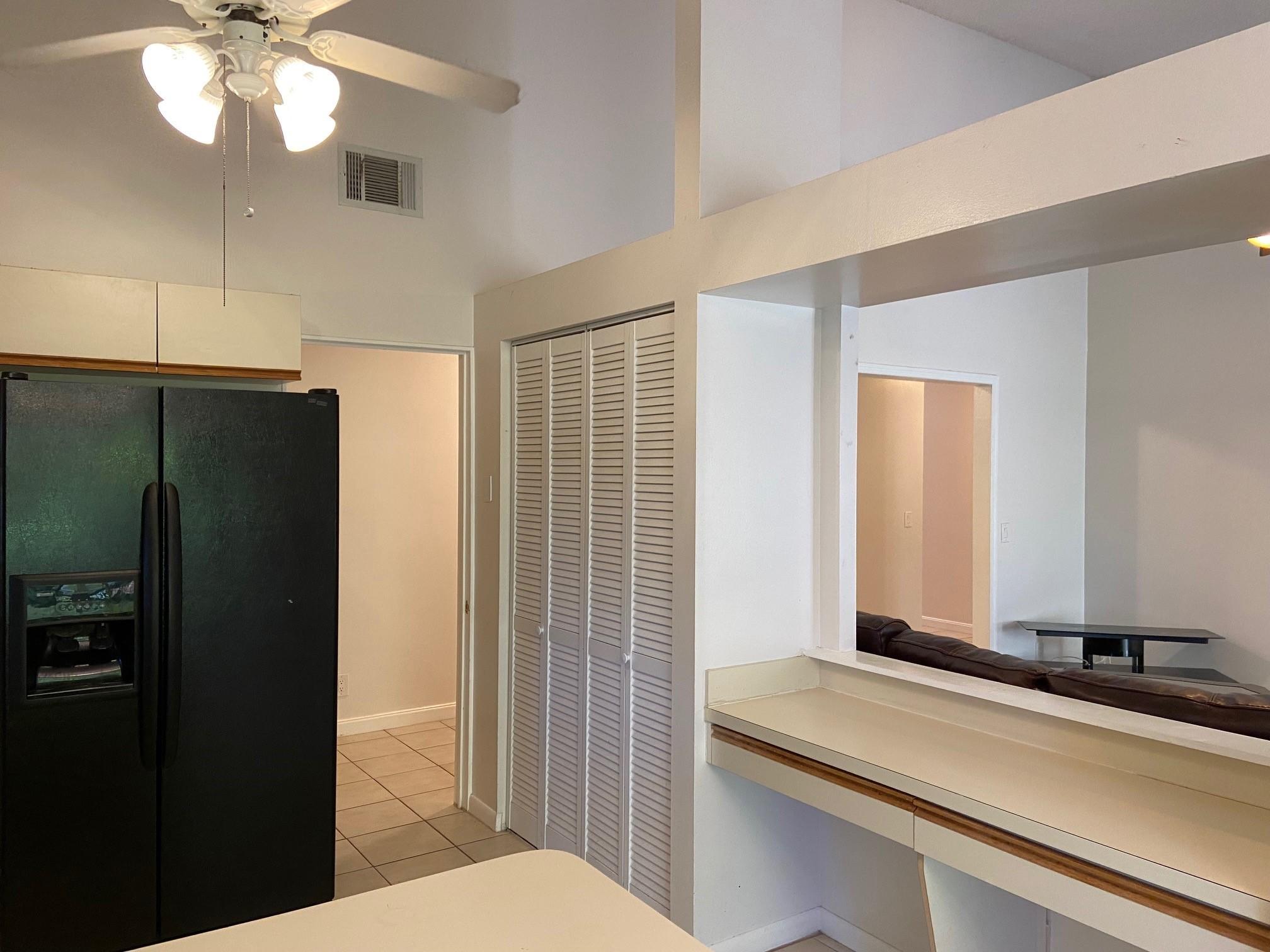 66 Baytree Circle Boynton Beach, FL 33436 - Photo 9 of 24 Kitchen with lots or counter space