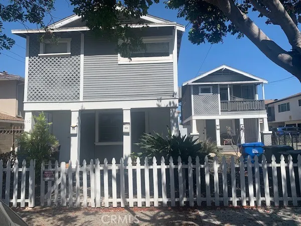 $2,200 | 428 Almond Avenue, Long Beach, CA 90802