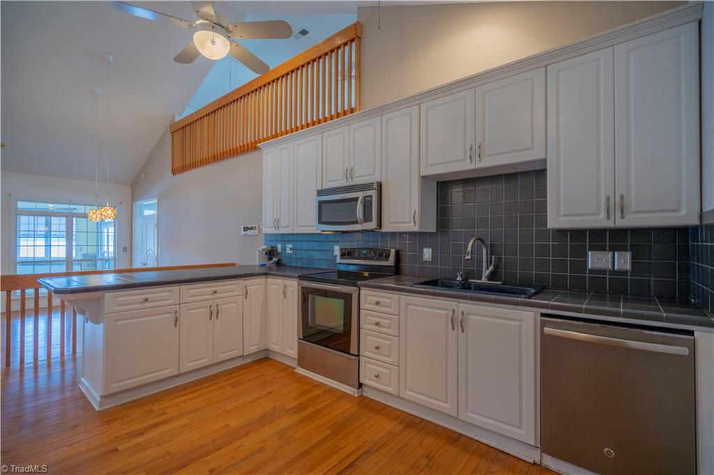 2307 Riverside Drive Lexington, NC 27292 - Photo 17 of 30 Kitchen open to dining and great room