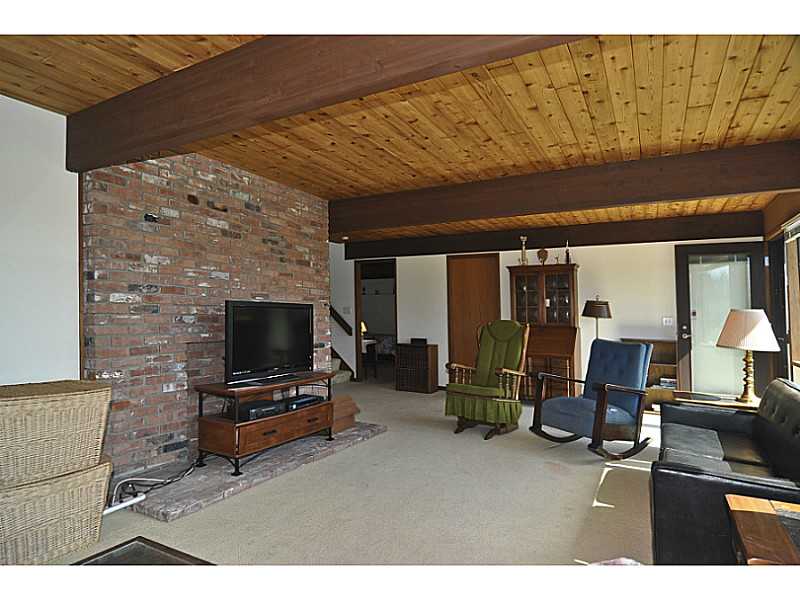 29 Side Road Little Compton, RI 02837 - Photo 21 of 25 Den/Family/Great Room.