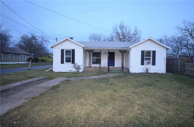 $1,149 | 1103 South Willow Street, Sherman, TX 75090